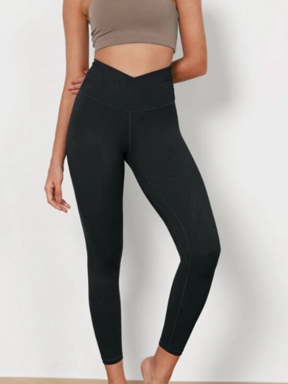NWT ODODOS Women's Cross Waist Yoga Leggings with Inner Pocket in Black.